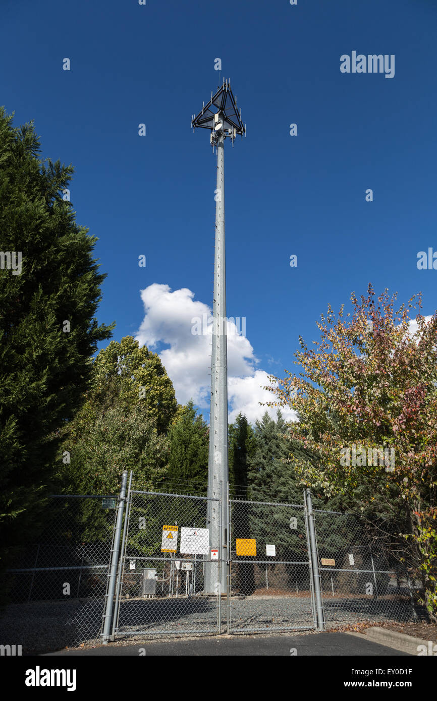 Telefono cellulare torre di comunicazione Foto Stock