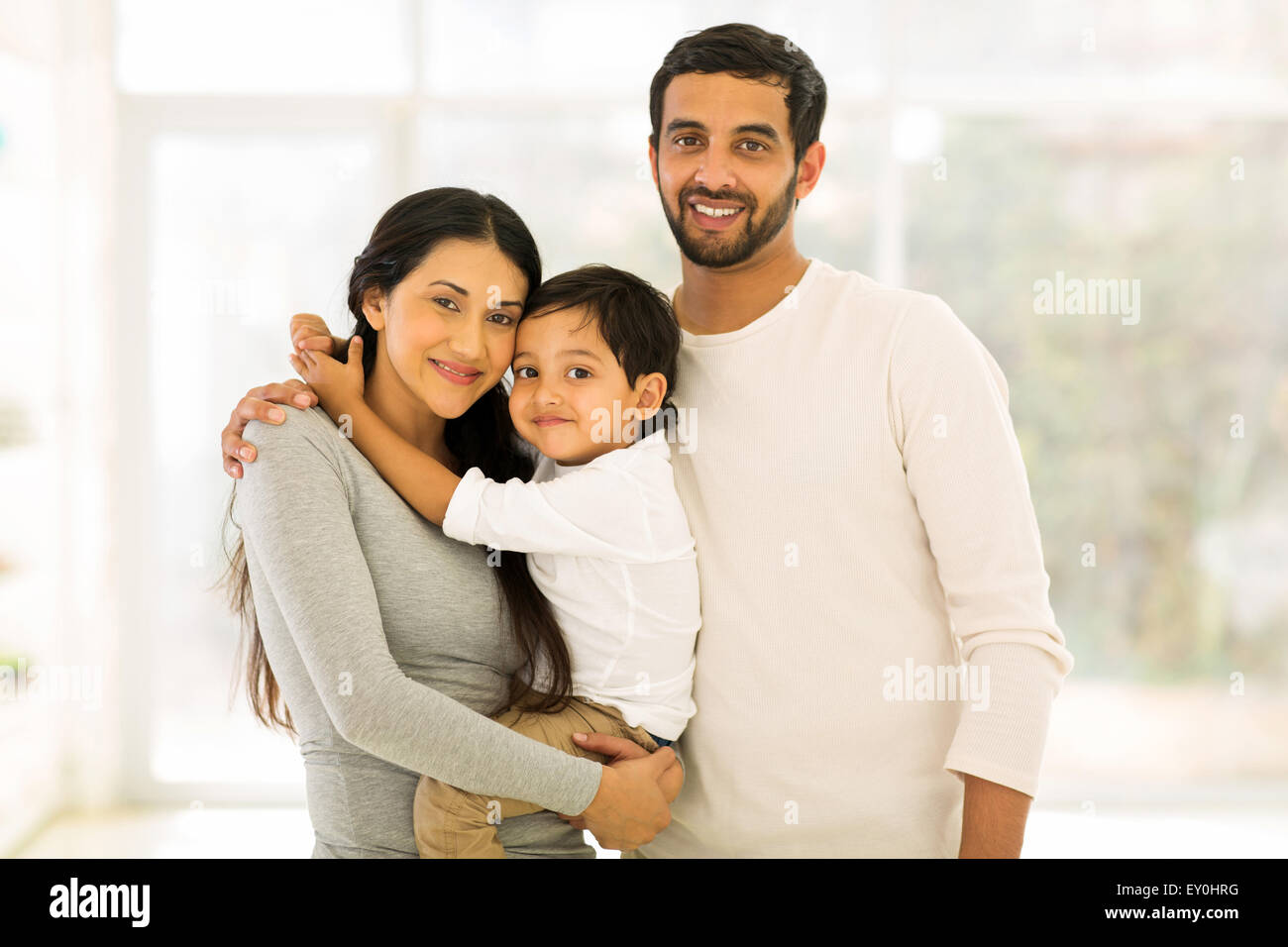 Moderni giovani indiani ritratto di famiglia Foto Stock