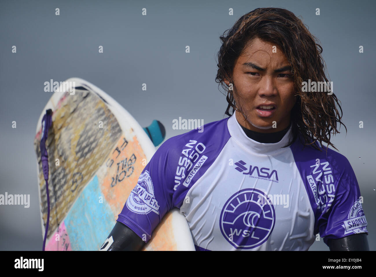 Kaigan Kugenuma, Kanagawa, Giappone. 18 Luglio, 2015. Momoto Tsuzuki (JPN), 18 luglio 2015 - Surf : Mondo Surf League (WSL) Serie di qualifica, Murasaki Sport presenta Shonan aperto a Kugenuma Kaigan, Kanagawa, Giappone. © AFLO SPORT/Alamy Live News Foto Stock