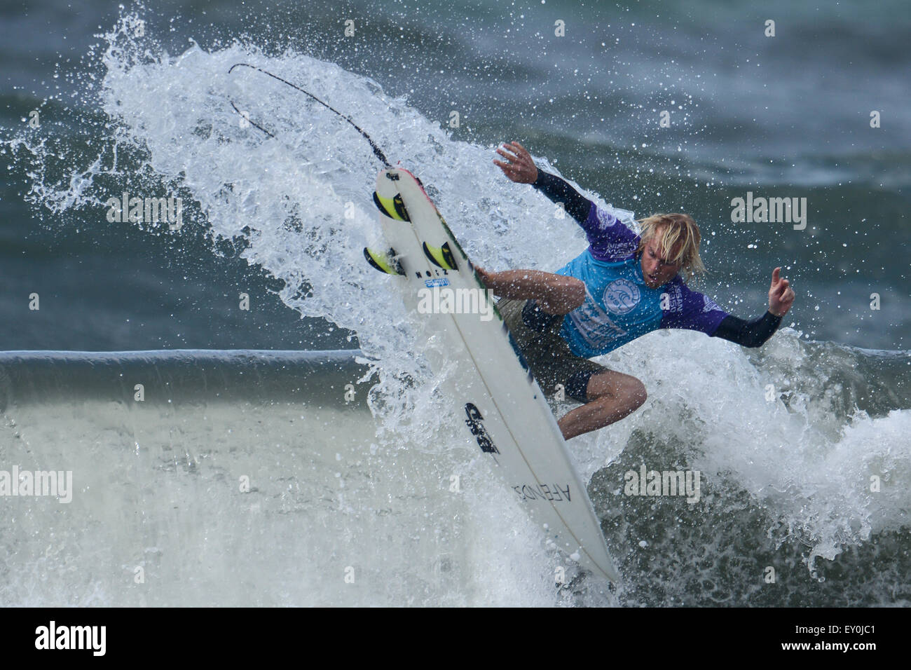 Kaigan Kugenuma, Kanagawa, Giappone. 18 Luglio, 2015. Garrett Parkes (AUS), 18 luglio 2015 - Surf : Mondo Surf League (WSL) Serie di qualifica, Murasaki Sport presenta Shonan aperto a Kugenuma Kaigan, Kanagawa, Giappone. © AFLO SPORT/Alamy Live News Foto Stock