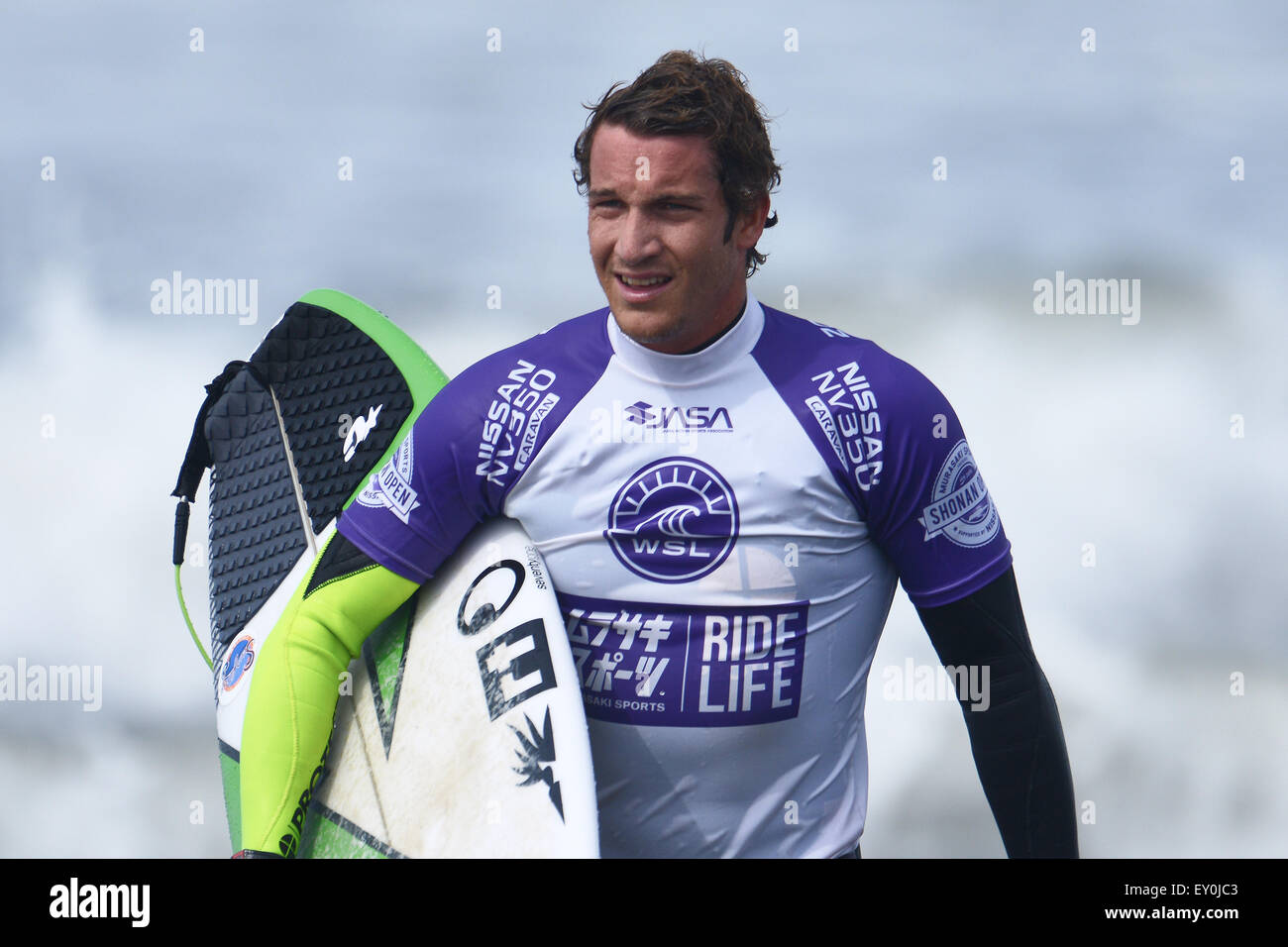 Kaigan Kugenuma, Kanagawa, Giappone. 18 Luglio, 2015. Tristan Guilbaud (FRA), 18 luglio 2015 - Surf : Mondo Surf League (WSL) Serie di qualifica, Murasaki Sport presenta Shonan aperto a Kugenuma Kaigan, Kanagawa, Giappone. © AFLO SPORT/Alamy Live News Foto Stock