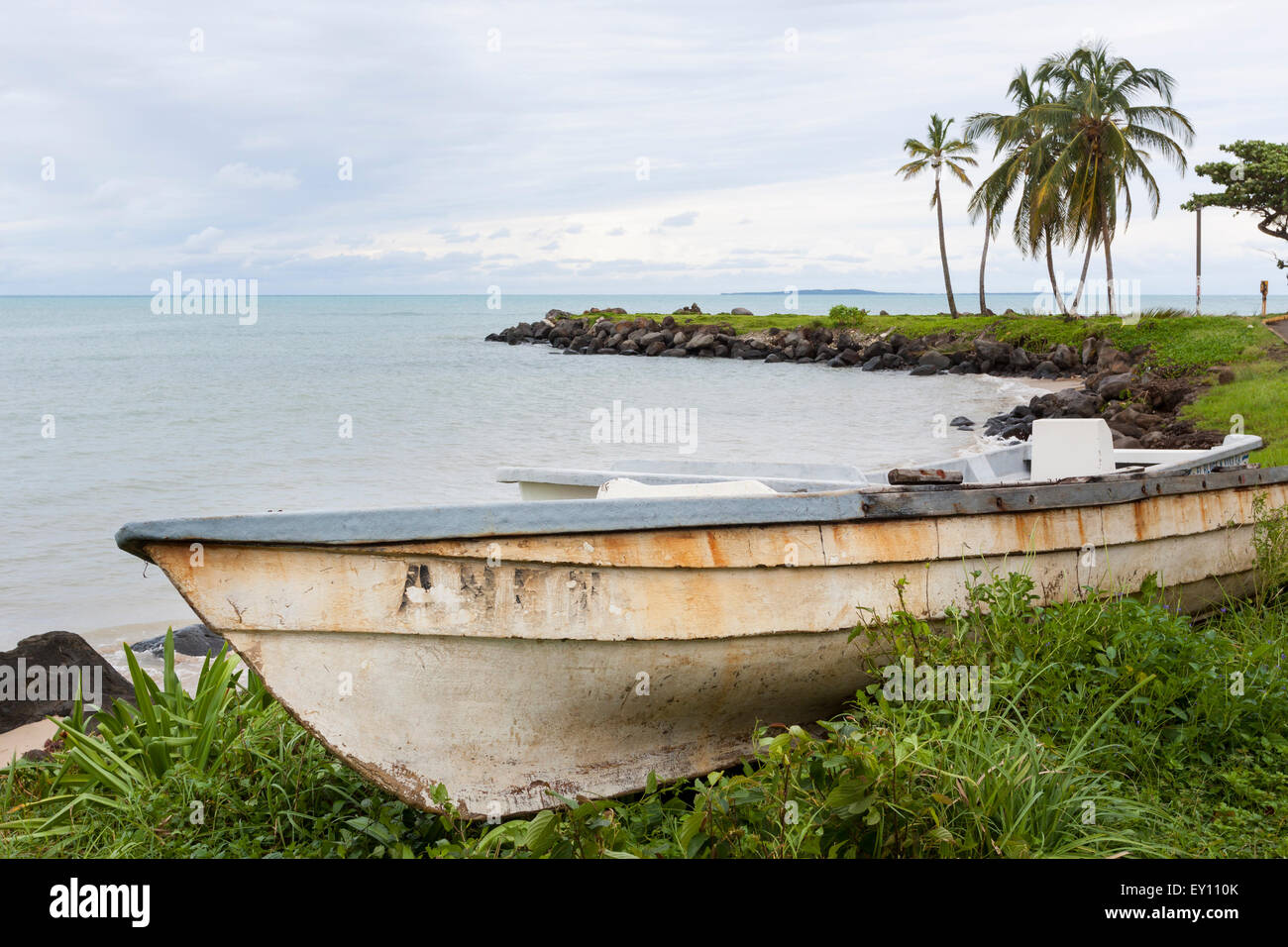 Barche spiaggiata a Big Corn Island, Nicaragua Foto Stock