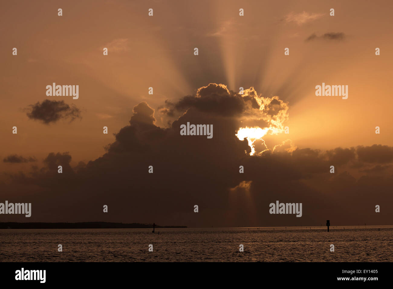 Una drammatica sunrise in Florida Keys off Islamorada Foto Stock