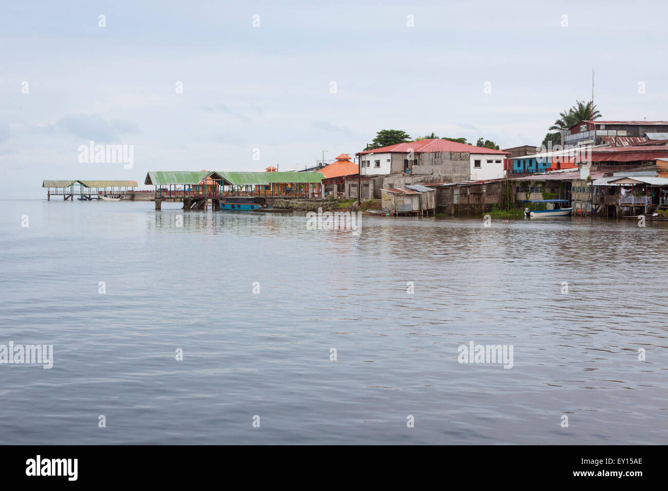 San Carlos lungomare dal fiume San Juan, Nicaragua Foto Stock