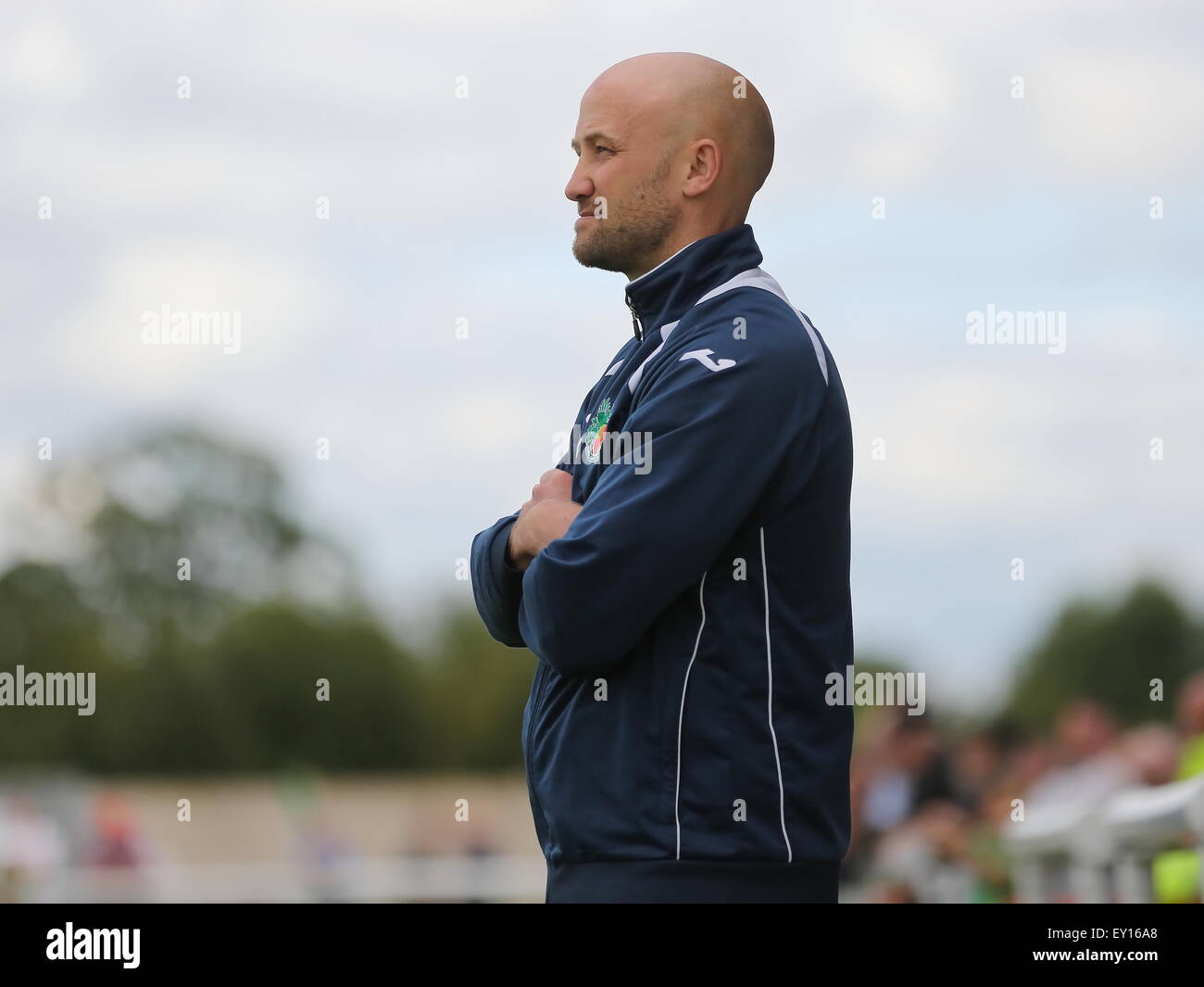 Nantwich, Regno Unito. 19 Luglio, 2015. Nantwich Town manager Phil Morbo di Parkinson durante la pre-stagione amichevole al tessitore Stadium, Nantwich come Nantwich Town intrattenuti Crewe Alexandra. Credito: SJN/Alamy Live News Foto Stock
