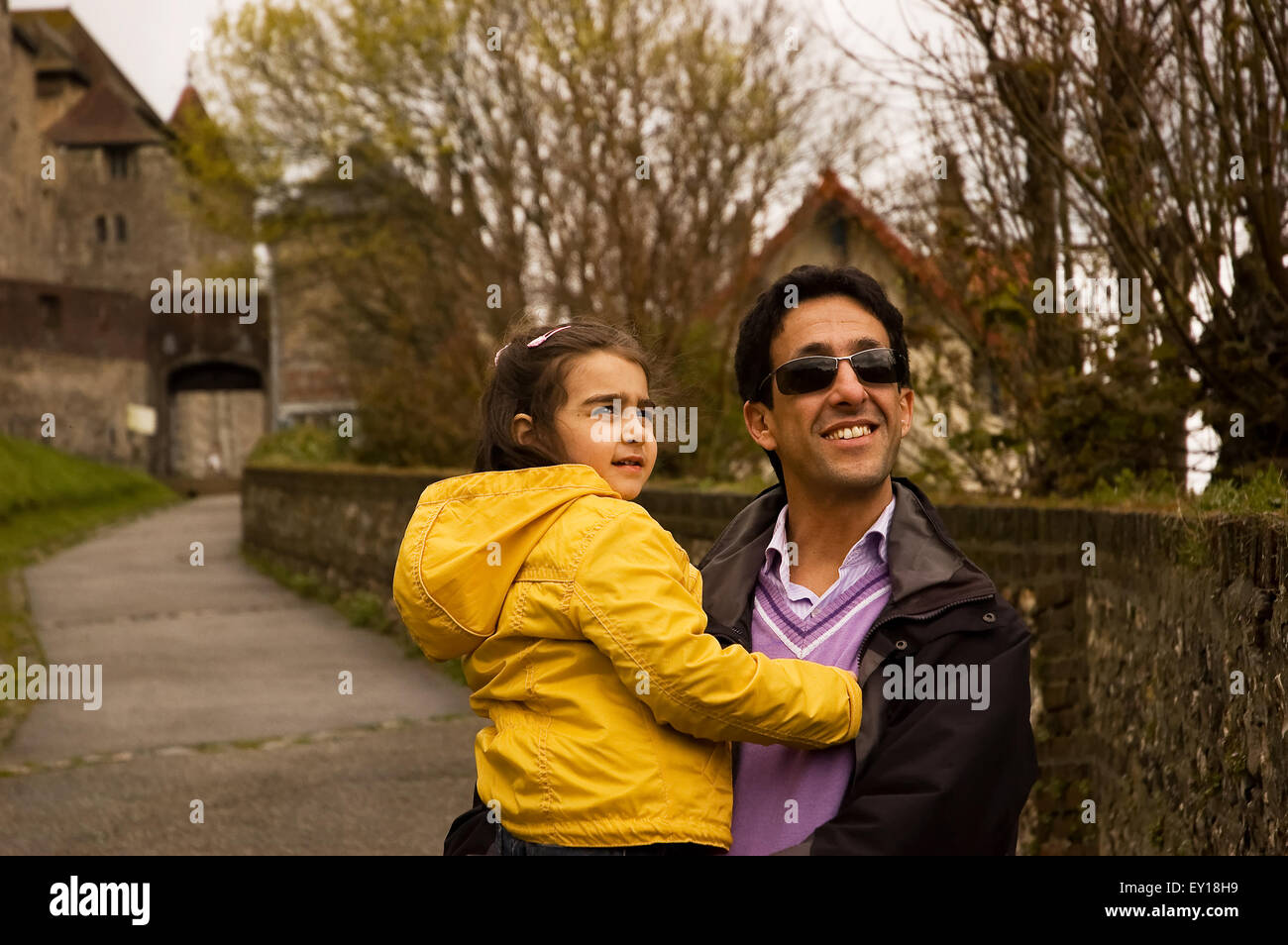 Il padre e sua figlia si divertono durante un viaggio Foto Stock