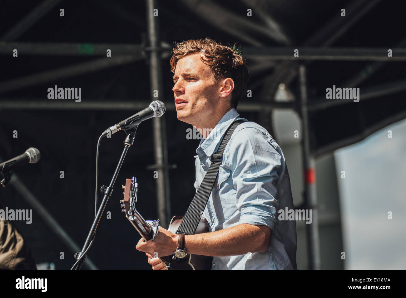 Gateshead, Regno Unito - 18 Luglio 2015 - Lewis & Leigh eseguendo sulla Sage outdoor stadio a Newcastle Summertyne Americana Festival Foto Stock