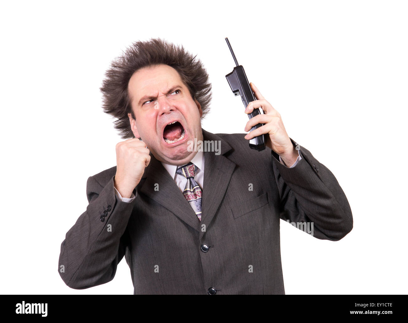 L'uomo arrabbiato grida in un telefono Foto Stock