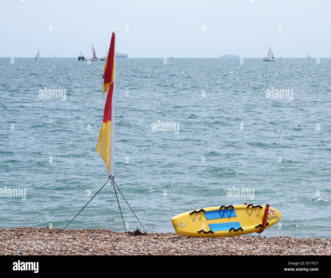 Un bagnino RNLI stazione sulla spiaggia Southsea, Portsmouth, Inghilterra Foto Stock