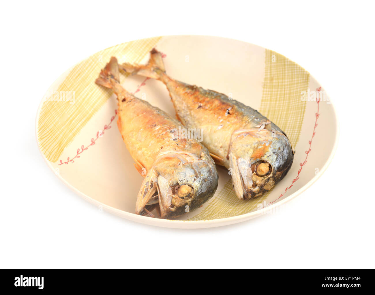 Sgombri fritti su un piatto (cibo tailandese) Foto Stock