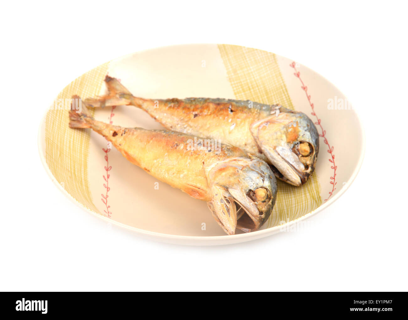 Sgombri fritti su un piatto (cibo tailandese) Foto Stock