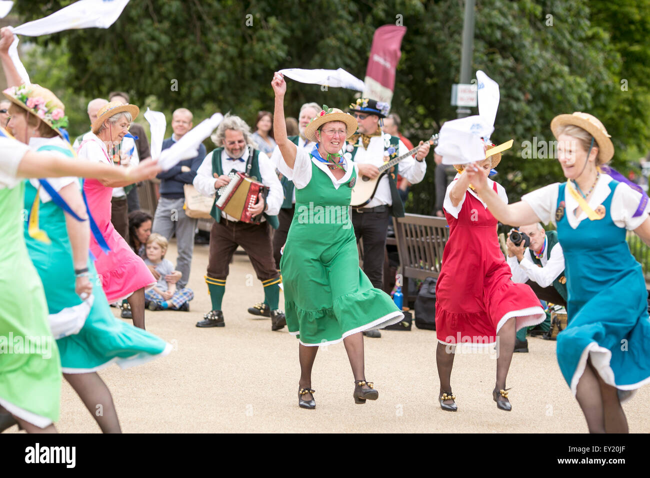 Buxton giorno di danza ospitato dalla Chapel-en-le-Frith Morris uomini. Una festa di balli tradizionali provenienti da tutto il paese. Foto Stock