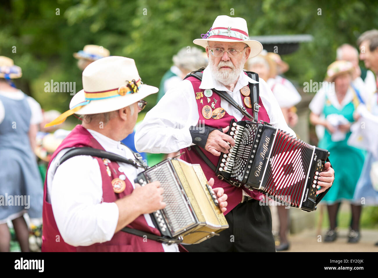 Buxton giorno di danza ospitato dalla Chapel-en-le-Frith Morris uomini. Una festa di balli tradizionali provenienti da tutto il paese. Foto Stock