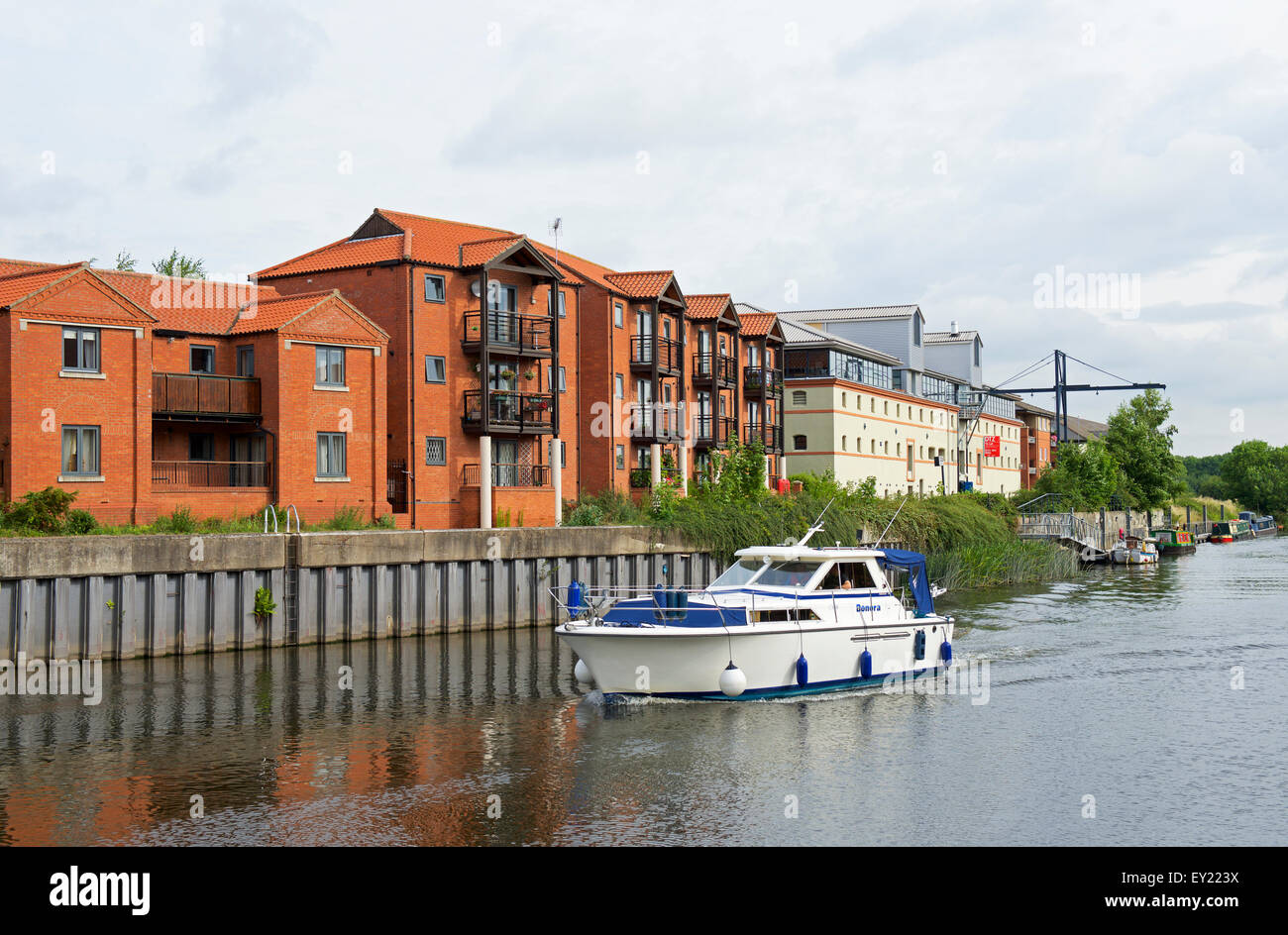 Barca sul fiume Trent, Newark, Nottinghamshire, England Regno Unito Foto Stock