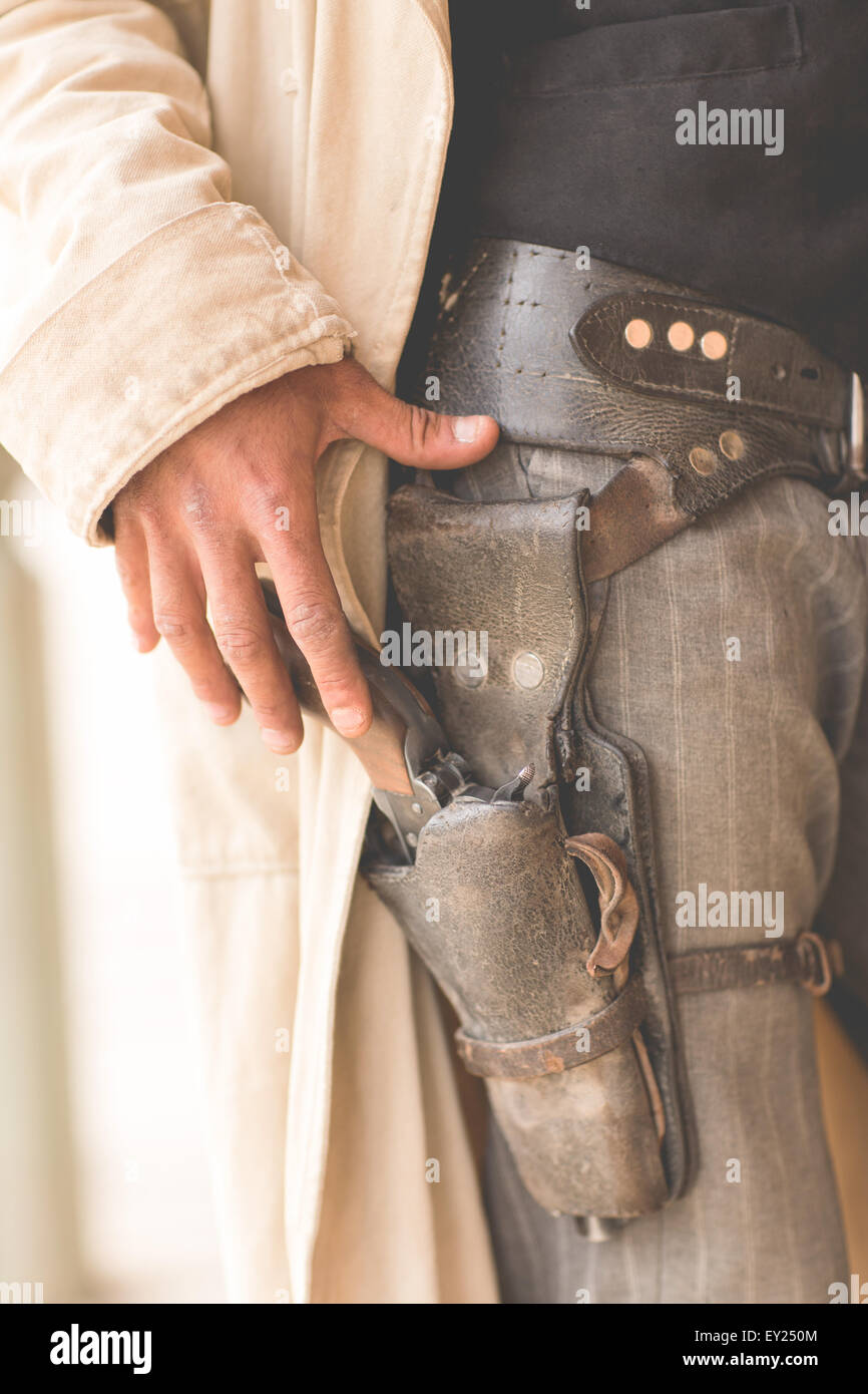 Tagliato in prossimità dei cowboys fondina pistola sul selvaggio west set cinematografico, Fort Bravo, Tabernas, Almeria, Spagna Foto Stock