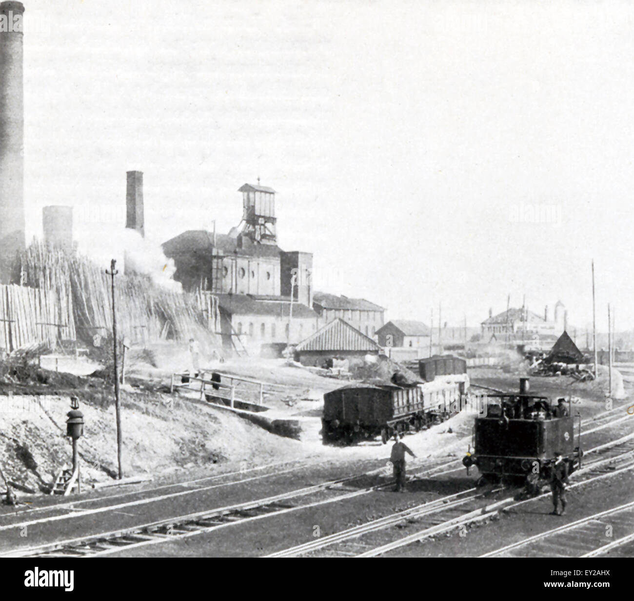 Questa foto, risalente al 1906, mostra i treni speciali a #1 mina pit a miniere della lente nella Francia del nord. Foto Stock