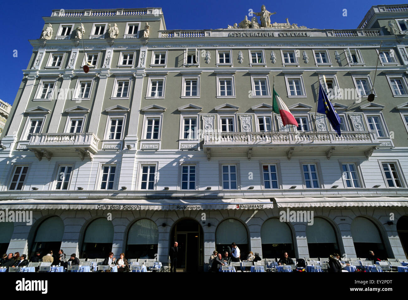 Italia, Friuli Venezia Giulia, Trieste, Piazza dell'Unità d'Italia, caffè degli specchi Foto Stock