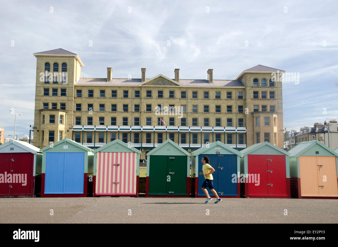 Pittoresca spiaggia di capanne in Brighton, Regno Unito Foto Stock