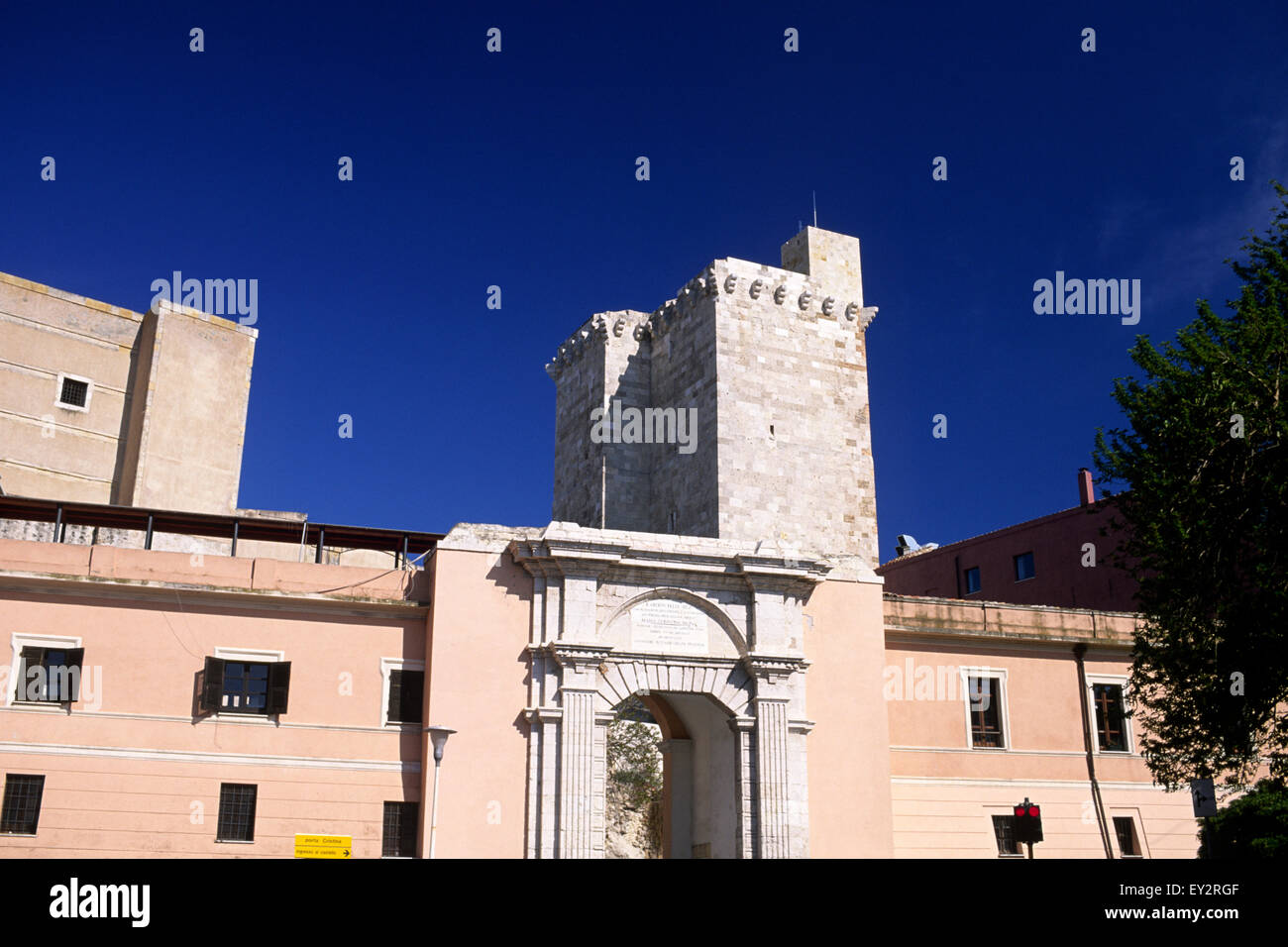 Italia, Sardegna, Cagliari, centro storico, porta Cristina e la torre di San Pancrazio Foto Stock