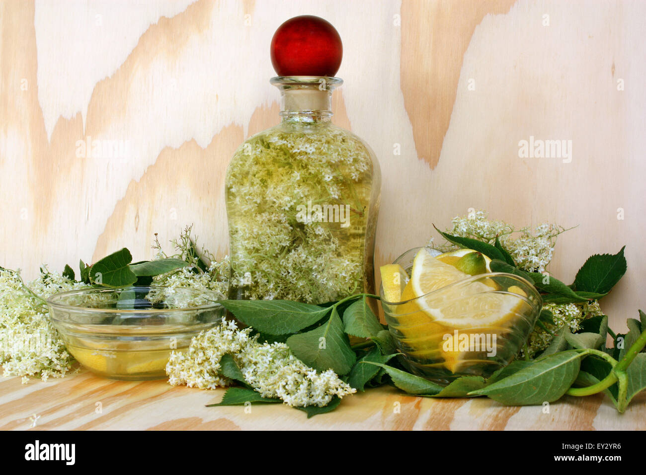 Lâ Elderflower sana e dissetante bevanda estiva Foto Stock