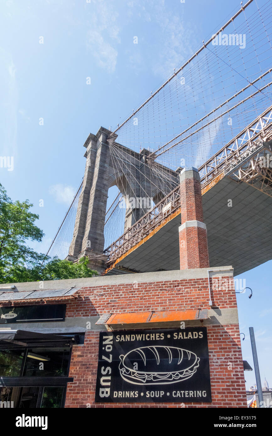 Il No.7 Sub, un sandwich, insalate e snack shop sotto il ponte di Brooklyn a New York Foto Stock