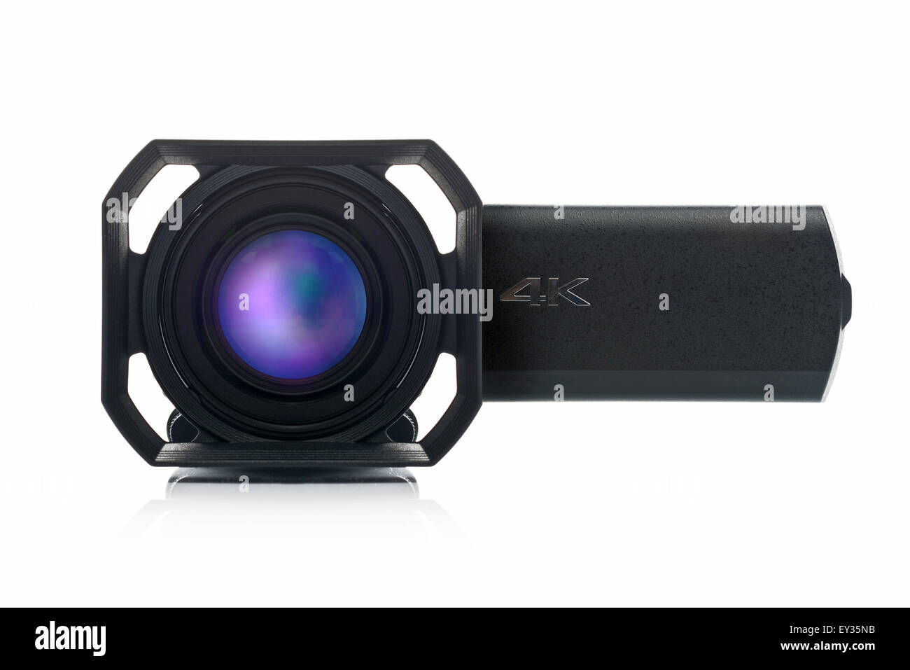 Vista frontale di 4k UHD videocamera Handycam che cattura Ultra risoluzione ad alta definizione filmati Foto Stock