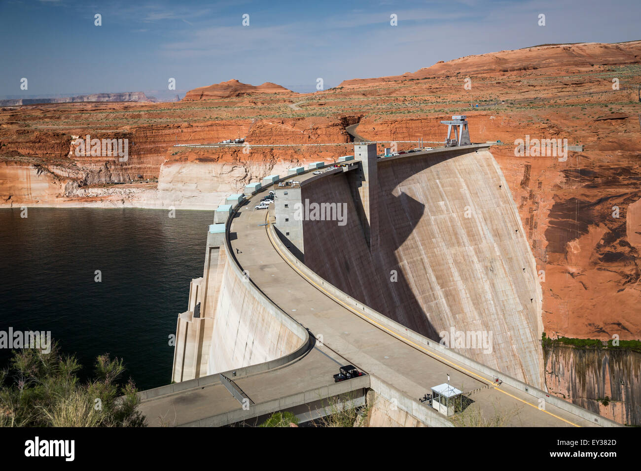 Il Glen Canyon Dam sul fiume Colorado vicino a pagina, Arizona, Stati Uniti. Foto Stock