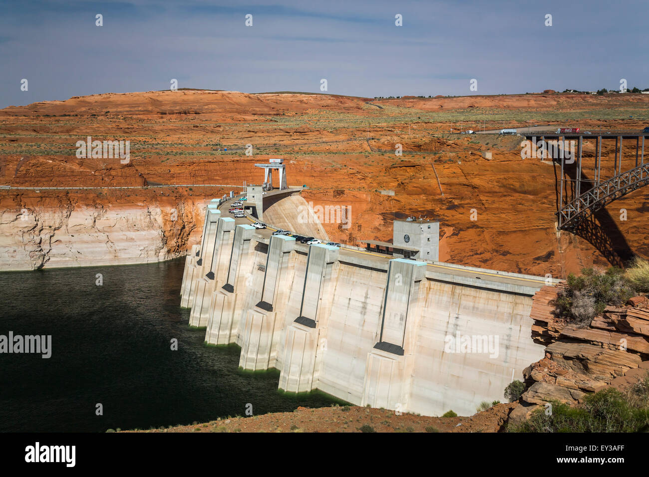 Il Glen Canyon Dam sul fiume Colorado vicino a pagina, Arizona, Stati Uniti. Foto Stock
