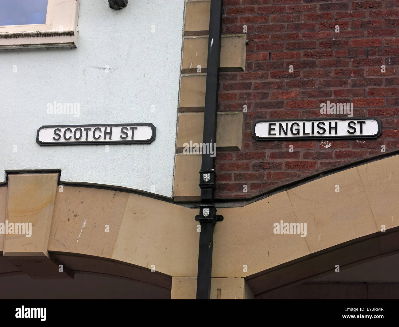 Strade in Carlisle denominato INGLESE O SCOZZESE, Cumbria, Regno Unito - Paese di frontiera Foto Stock