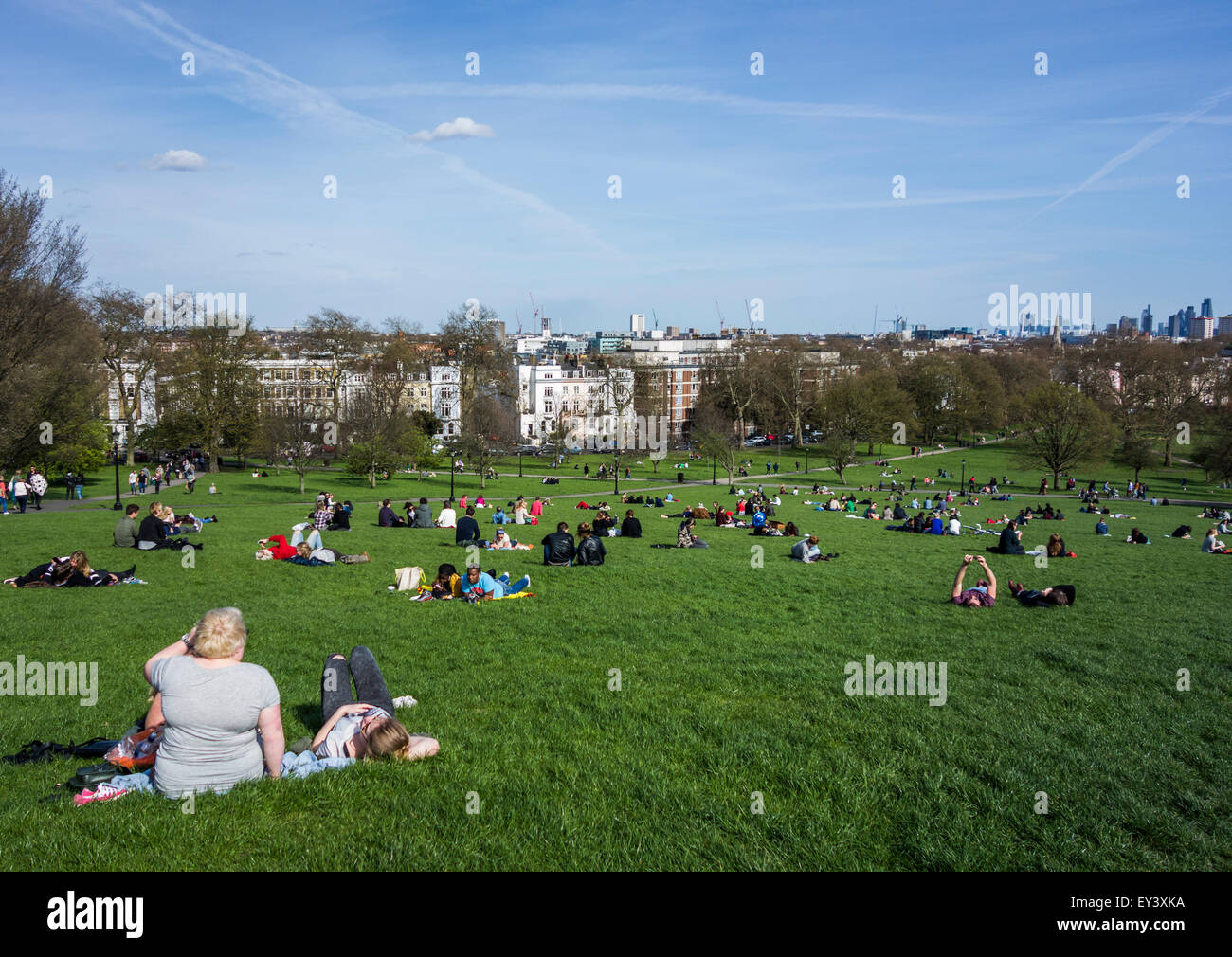 Vista da Primrose Hill, Regent's Park verso Central London, Regno Unito Foto Stock