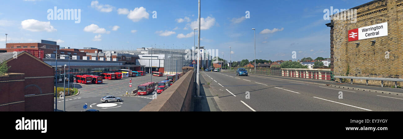Panorama di trasporto di Warrington,la stazione centrale e il bus interchange,main road,Cheshire, Inghilterra, Regno Unito Foto Stock