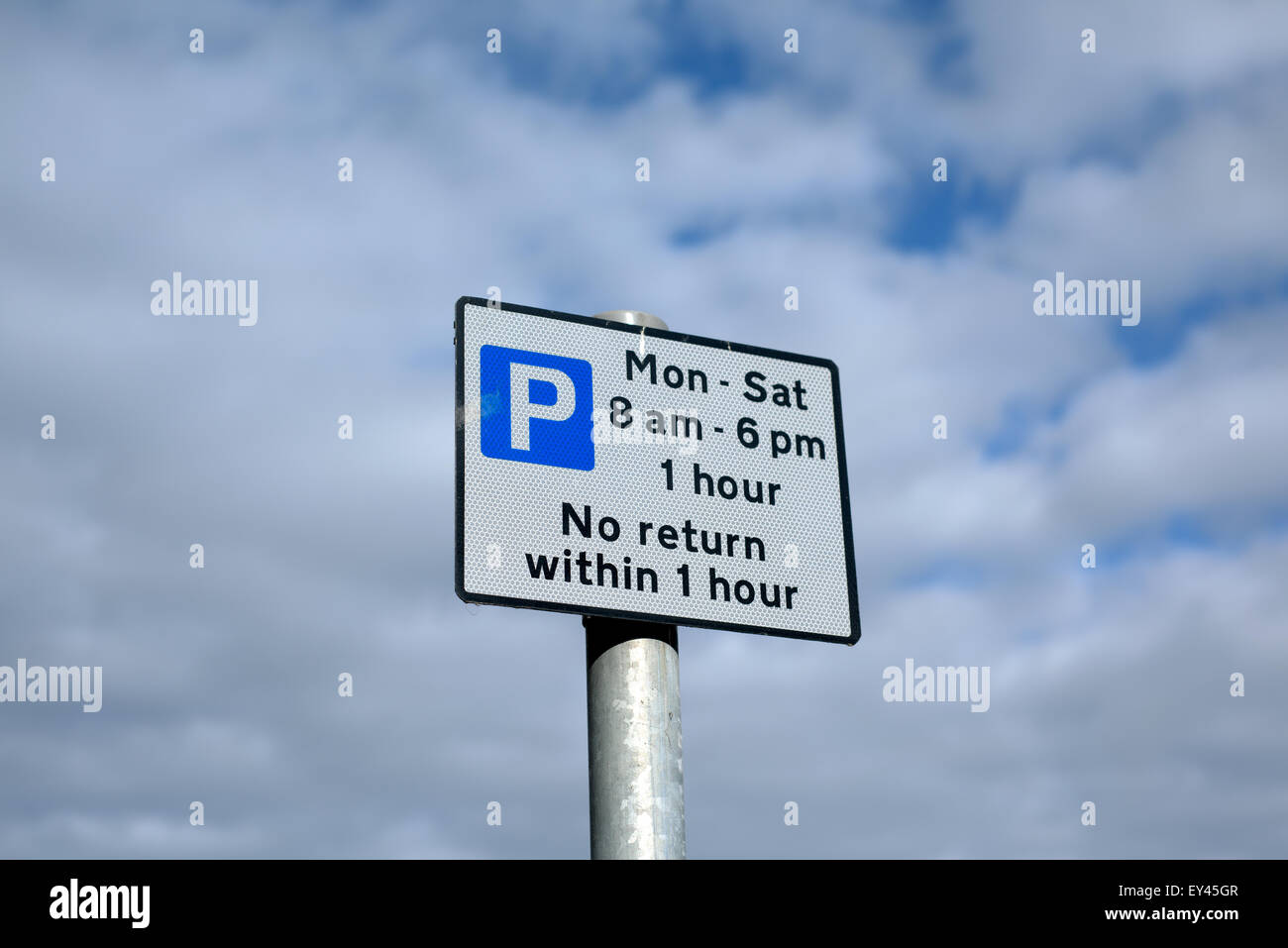 Parcheggio traffico restrizioni di segno. Foto Stock