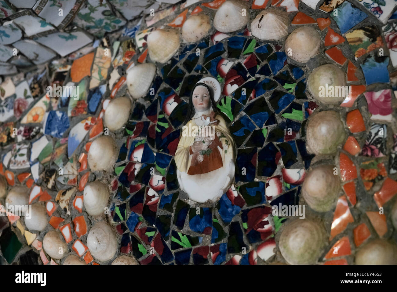 La piccola cappella Guernsey coperti in Cina rotto da pellegrini Foto Stock