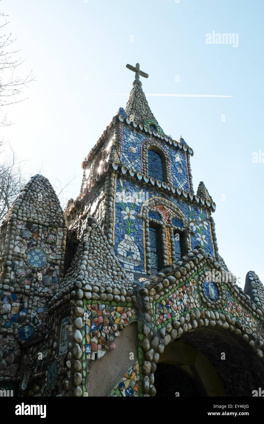 La piccola cappella Guernsey coperti in Cina rotto da pellegrini Foto Stock