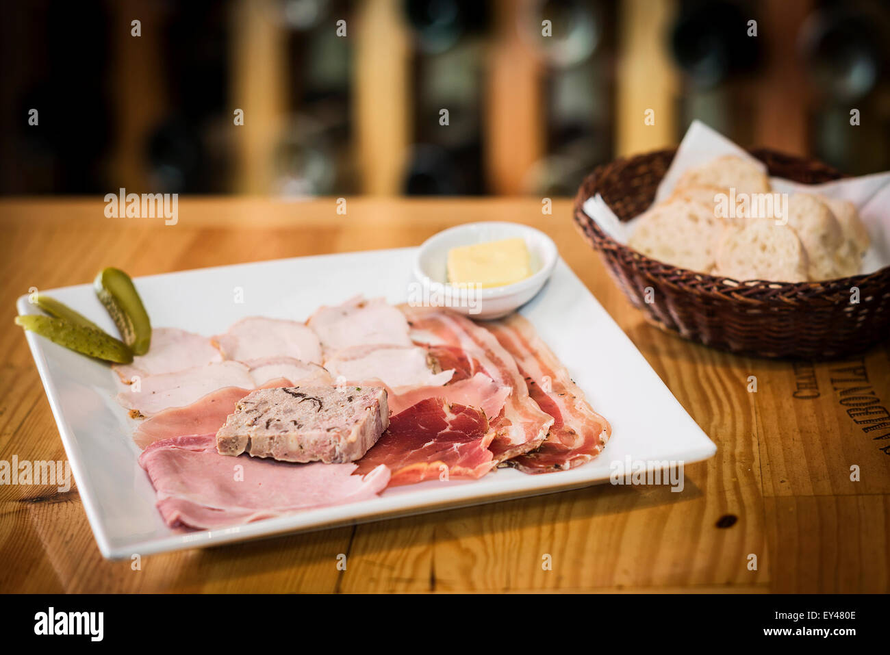 Francese salumi misti carni affumicate e pate platter Foto Stock