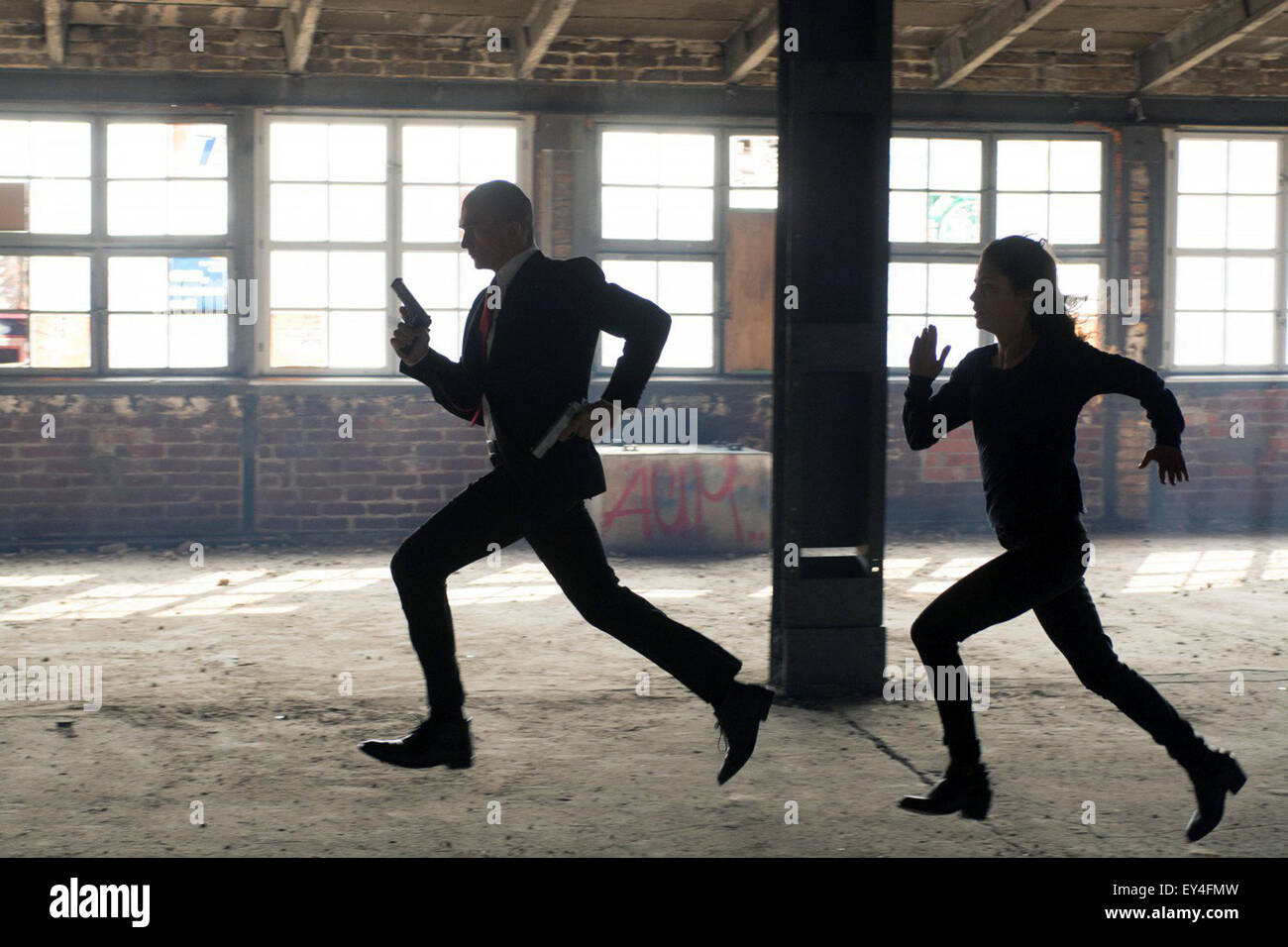 Hitman: Agente 47 è una imminente 2015 American film d'azione diretto da Aleksander Bach e scritto da Skip Woods e Michael Finch. Questa fotografia è per il solo uso editoriale ed è il copyright del film company e/o il fotografo assegnato dal film o società di produzione e può essere riprodotto solo da pubblicazioni in congiunzione con la promozione del film di cui sopra. Un credito per il film company è richiesto. Il fotografo deve anche essere accreditato quando noto. Foto Stock