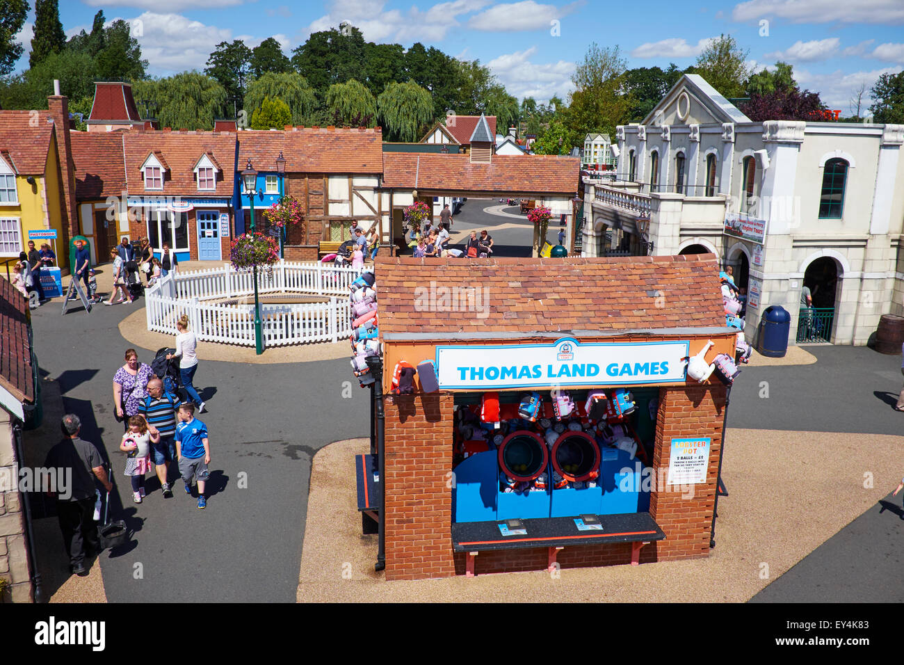Vista sulla terra Thomas nel parco a tema Drayton Manor vicino a Tamworth Staffordshire REGNO UNITO Foto Stock