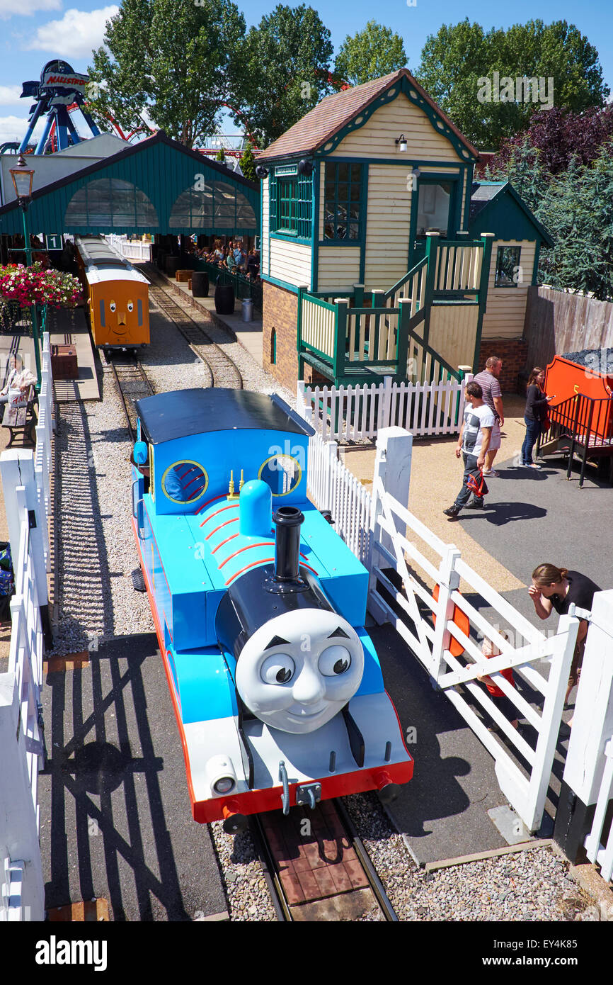 Vista sulla terra Thomas nel parco a tema Drayton Manor vicino a Tamworth Staffordshire REGNO UNITO Foto Stock