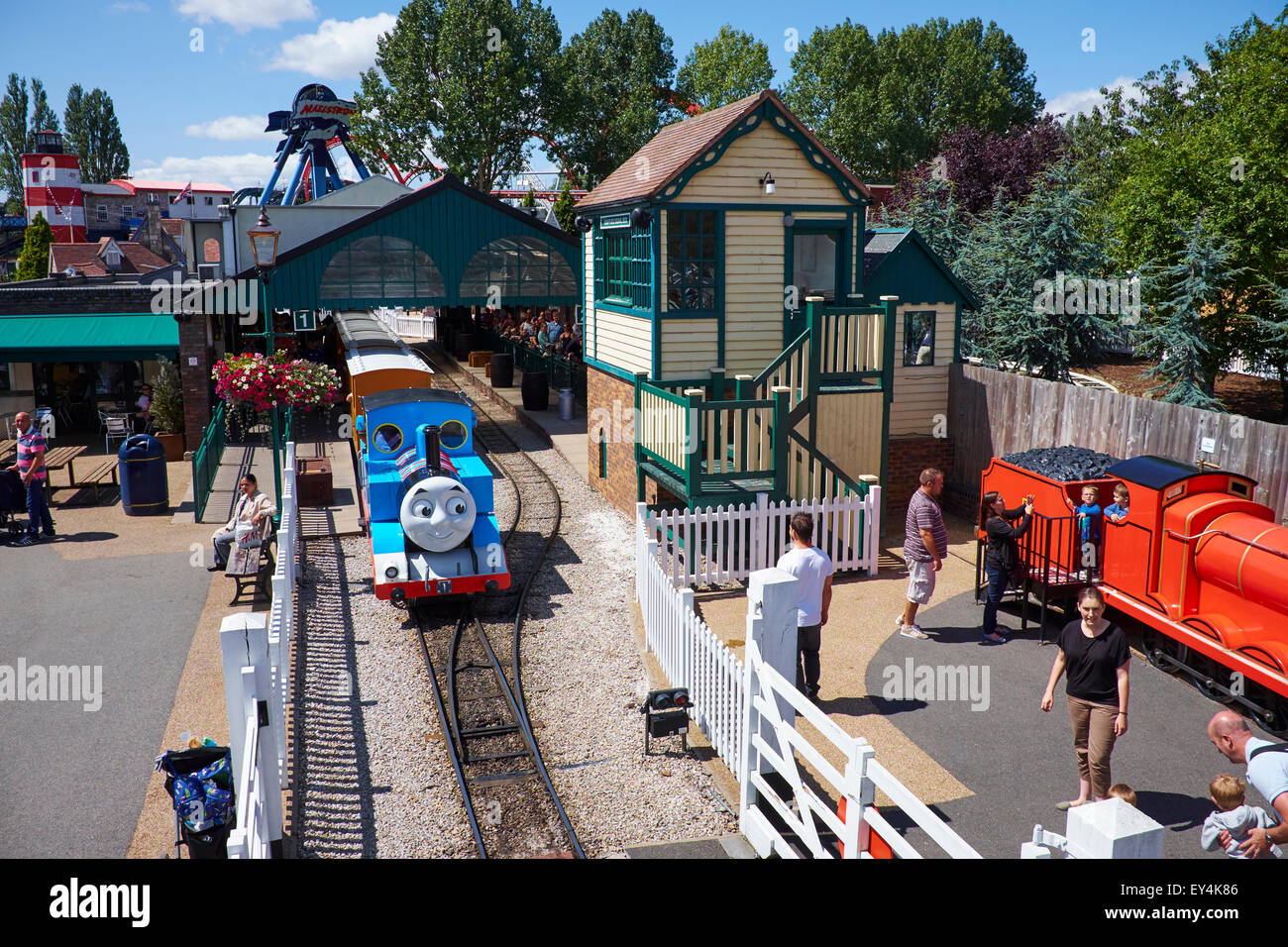 Vista sulla terra Thomas nel parco a tema Drayton Manor vicino a Tamworth Staffordshire REGNO UNITO Foto Stock