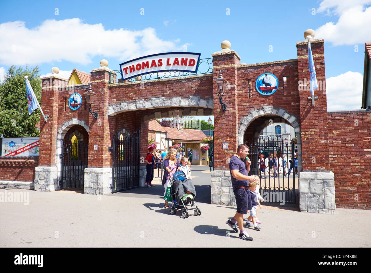 Ingresso alla terra Thomas nel parco a tema Drayton Manor vicino a Tamworth Staffordshire REGNO UNITO Foto Stock