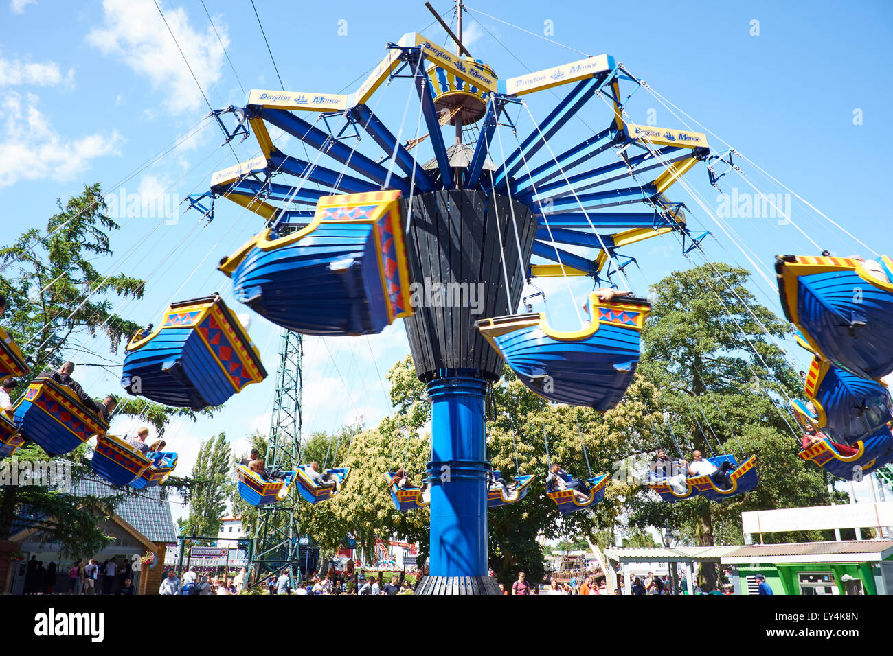 Flying Dutchman una onda Swinger Ride Drayton Manor Theme Park vicino a Tamworth Staffordshire REGNO UNITO Foto Stock