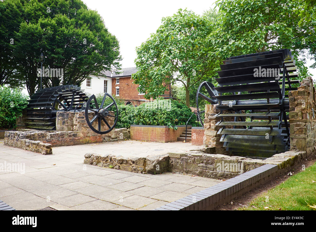 Resti della città vecchia mulino costruito da George Brewster nel 1834 Mill Bank Stafford Staffordshire REGNO UNITO Foto Stock