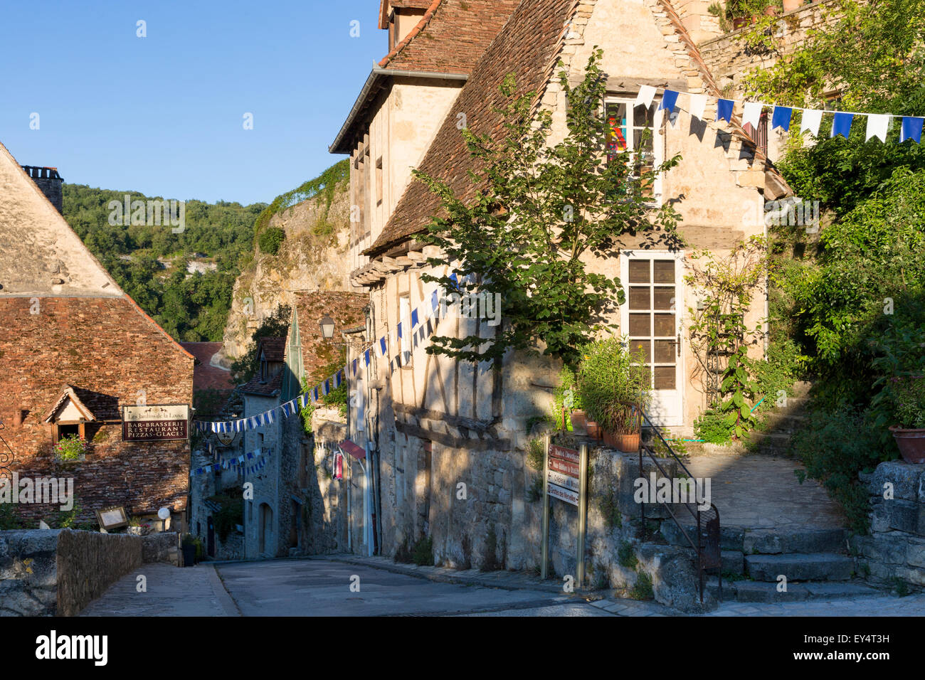 La mattina presto nella città medievale di Rocamadour, valle del Lot, midi-Pyrenees, Francia Foto Stock