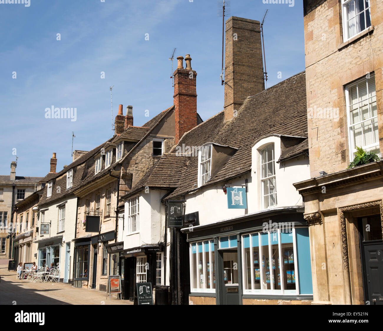 Negozi in Ironmonger Street, Stamford, Lincolnshire, England, Regno Unito Foto Stock