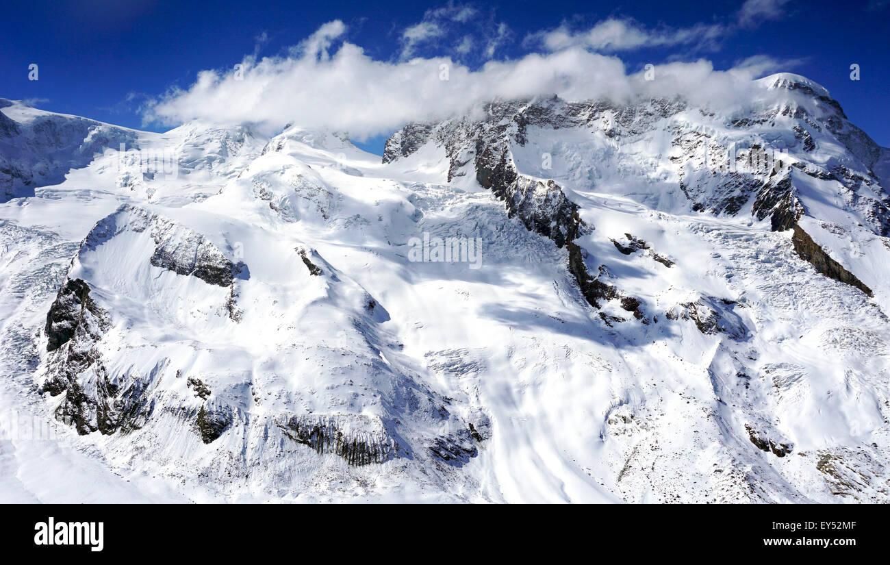 Neve Montagne di nuvole, Zermatt, Svizzera Foto Stock