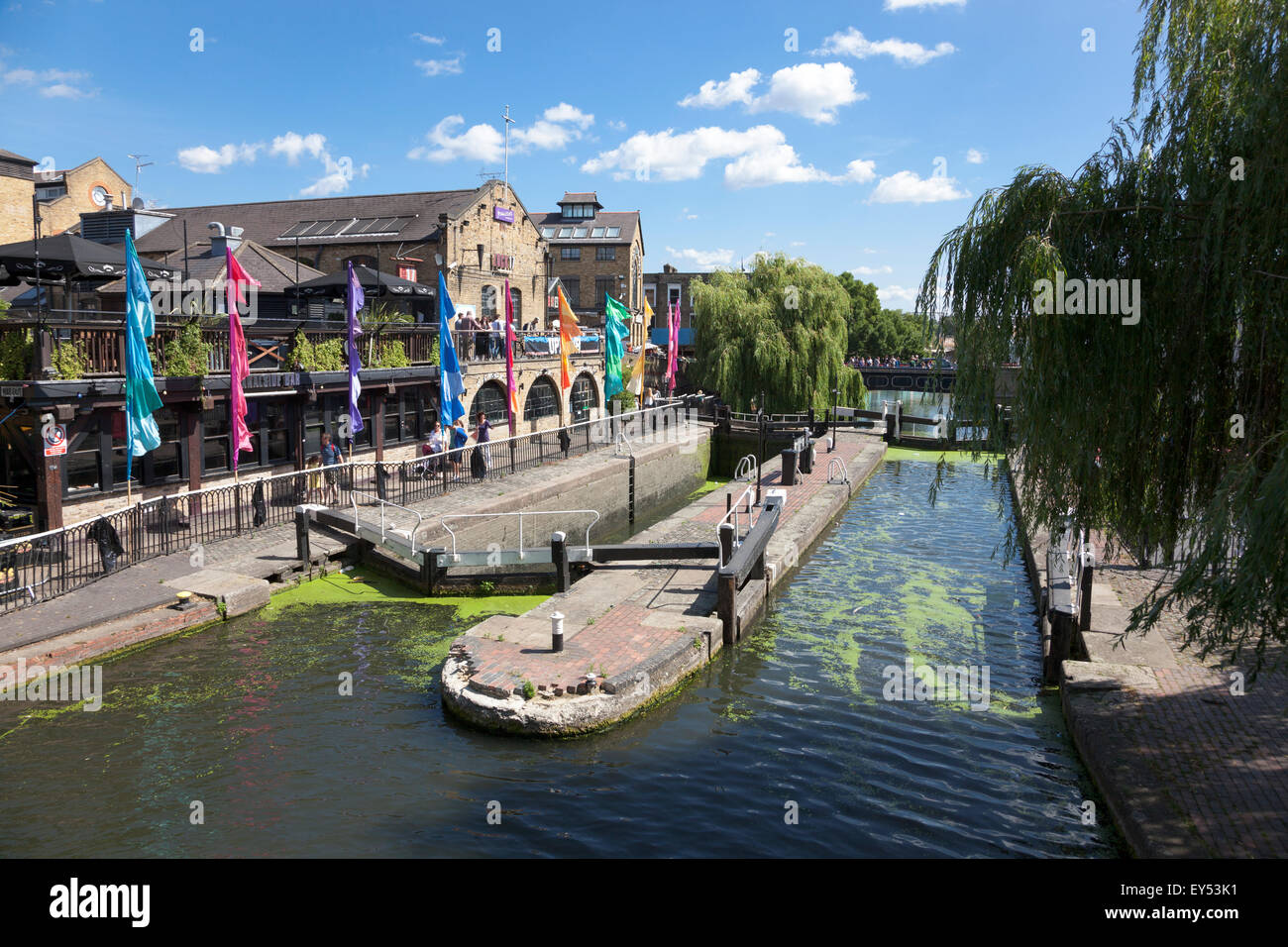 Il Regent's Canal a Camden Lock, London, England, Regno Unito Foto Stock