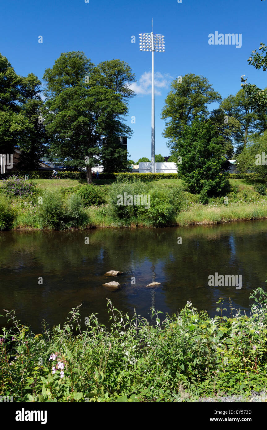 Fari di lavoro per lo stadio di SWALEC, Sophia Gardens , Cardiff Wales, Regno Unito. Foto Stock