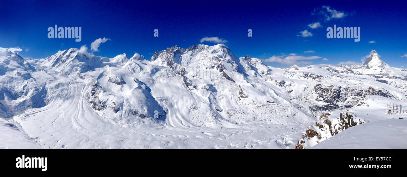 Panorama sul Cervino neve montagne in una limpida giornata di sole, Zermatt, Svizzera Foto Stock