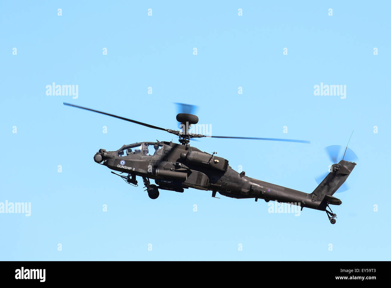 Apache attacca l'elicottero ad uno spettacolo aereo Foto Stock