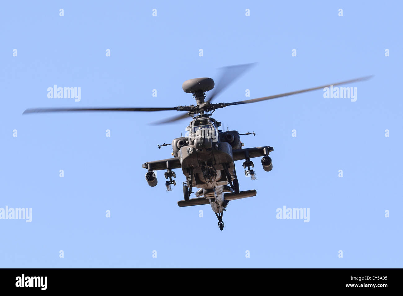 Apache attacca l'elicottero ad uno spettacolo aereo Foto Stock